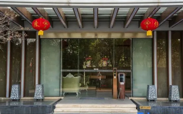 YUMI Wudao – Outside – Wuhan