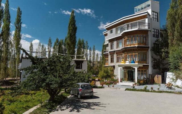 Reenam Hotel
