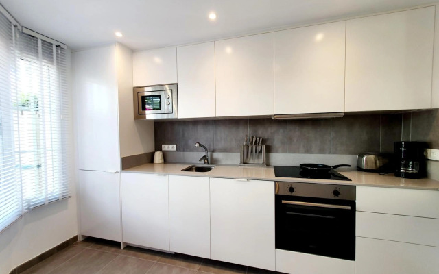 Lomas de Cabopino House