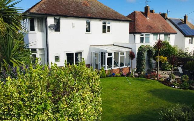 Sunnyside - Large Seaside Home with views and Hot Tub