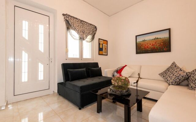 Gogo s Cosy Beach House