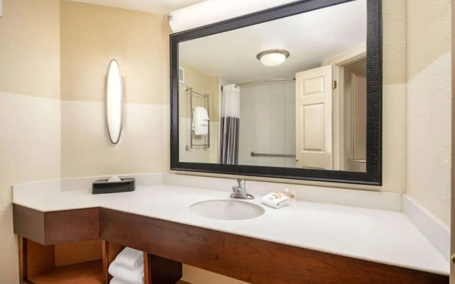 La Quinta Inn & Suites by Wyndham Atlanta Ballpark/Galleria