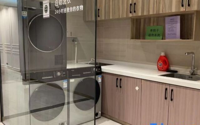 Wuhan Lanjing Hotel (Sports Center Dongfeng Company Subway Station)