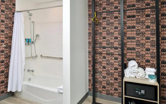 Aloft Charlotte Airport