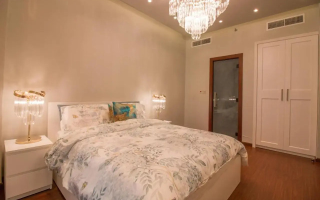 Luxurious 2BR - Fully Upgraded - High-end facilities