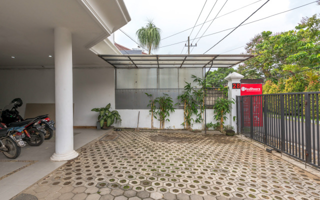 RedDoorz Syariah near Gajayana Stadium Malang