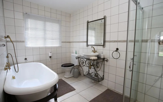 Roundstone Mountain Biking & Game Lodge