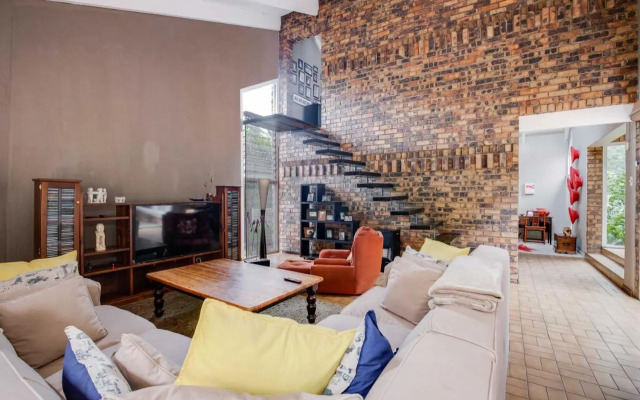 The House Fourways