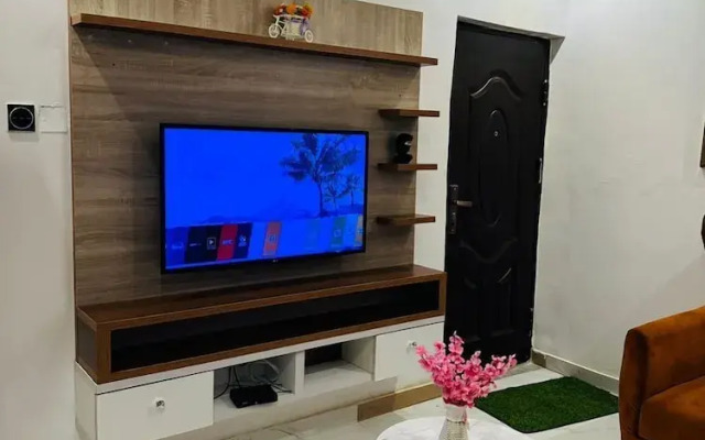Mini Flat with Starlink Internet & Pool