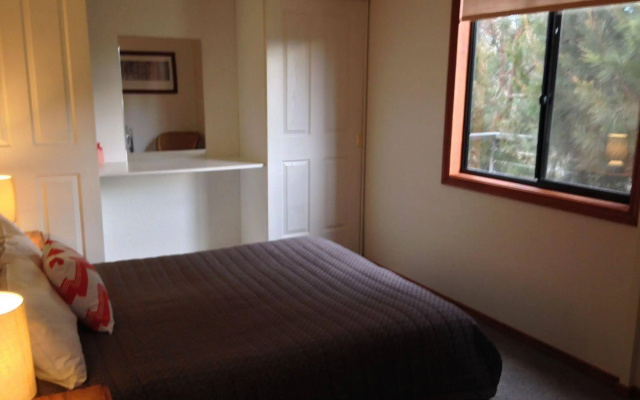 Storm Bay B & B – Guest Rooms – White Beach
