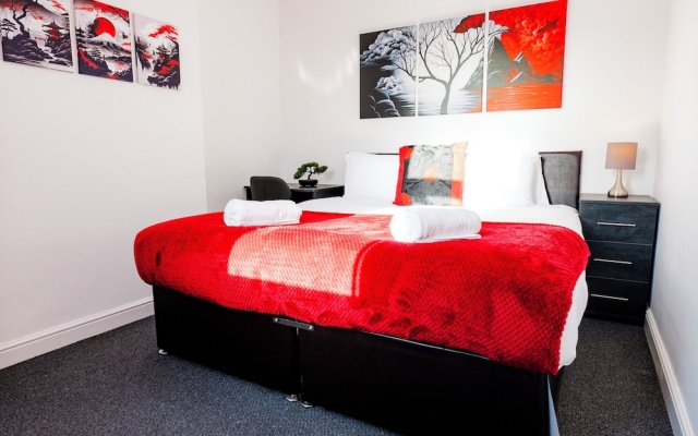 Gloucester-4 Bed Home for Work & Leisure