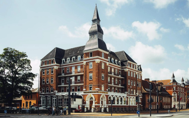 hotelImage