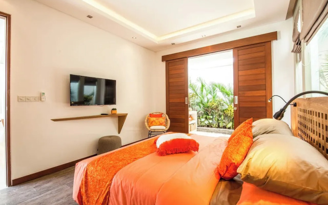 Dreamy 5BR Haven, 200m to Berawa's Blissful Beach