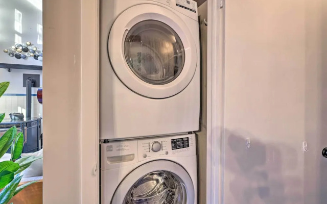 Modern Poconos Gem w/ Fire Pit, Deck & Pool Access