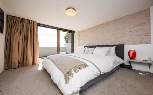 Cape Town Skyroof apartment LOADSHED PROOF Ocean Views