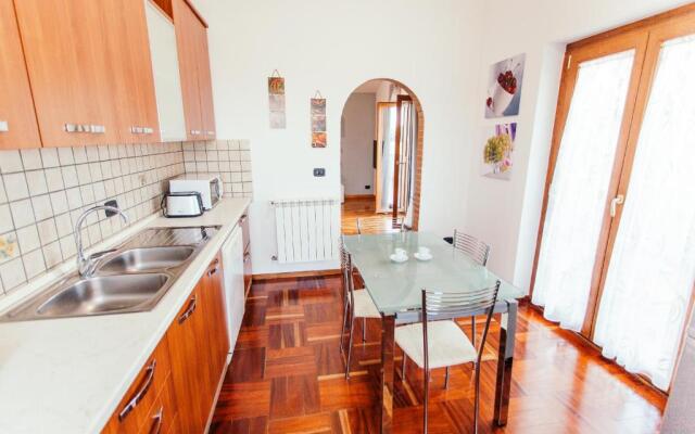 Domus Leonardo-Private Free Parking