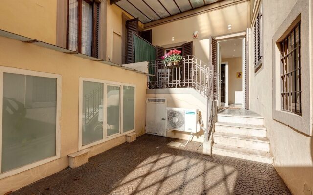 Central Berchet With Terrace and Private Entrance