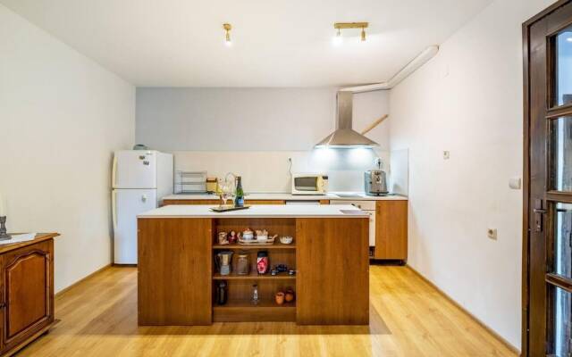 Lovely 5-bed Authentic House in the Arbanasi