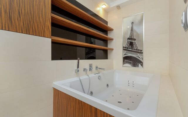 Apartment With 3 Bedrooms by Renters