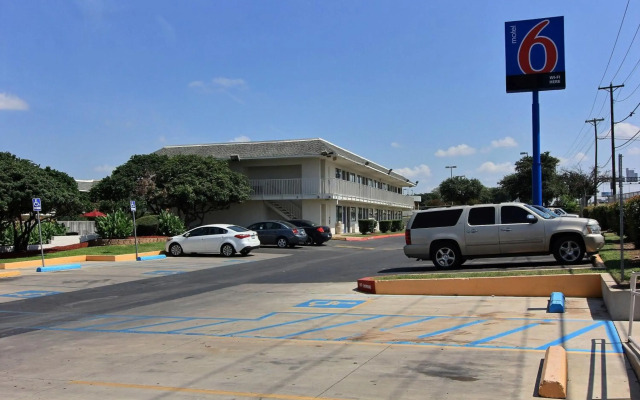 Motel 6 Austin, TX - North