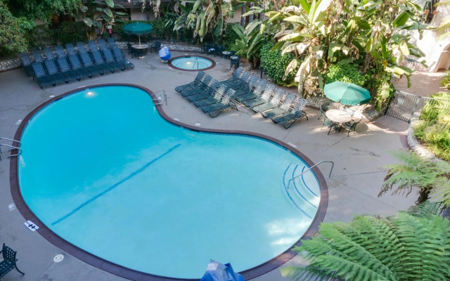 Buena Park Grand Hotel & Suites