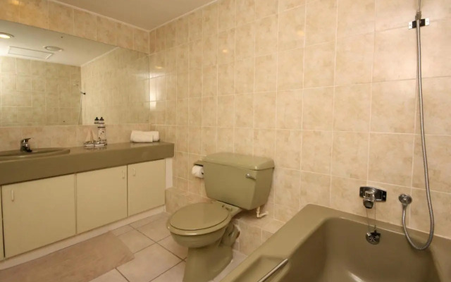 Bayview 208