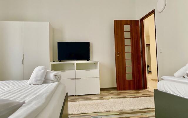 Cardinal Central Apartment