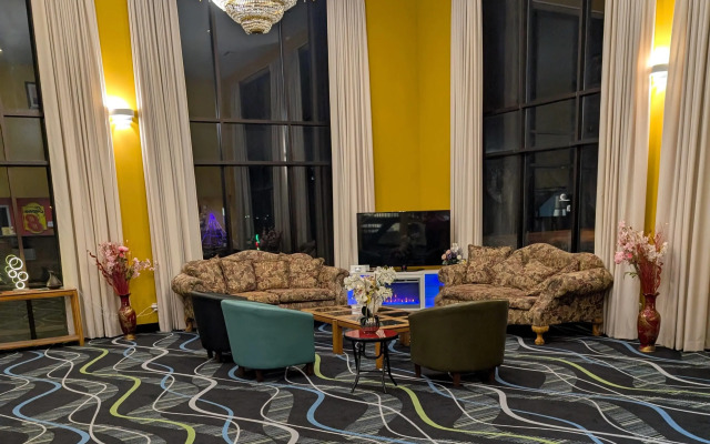 Super 8 by Wyndham Staunton