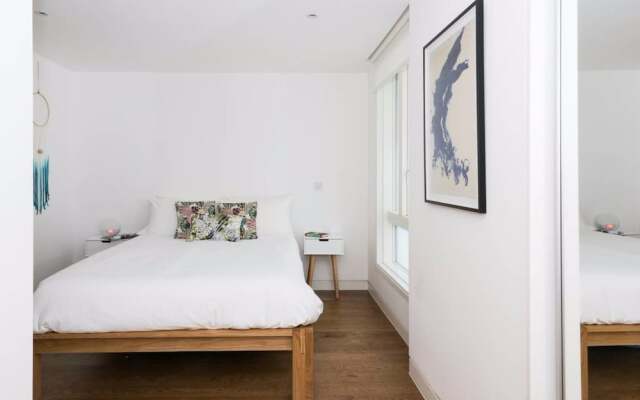 Modern 2 Bed Flat in Shoreditch with Roof Garden