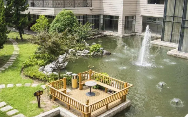 GreenTree Eastern Shanghai Changning Hongqiao Airport LongBai Hotel