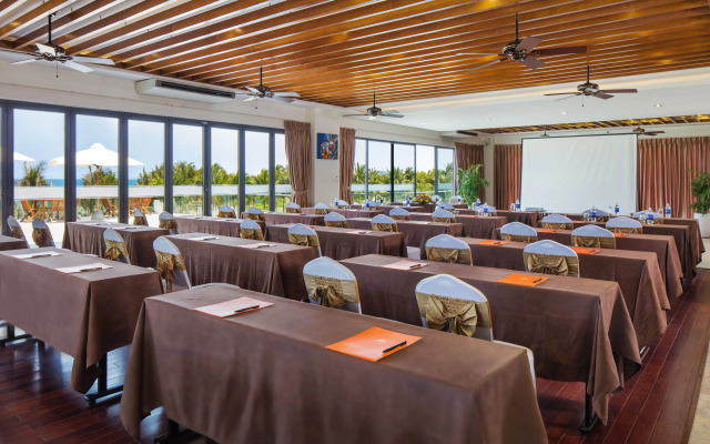 Cam Ranh Riviera Beach Resort & Spa