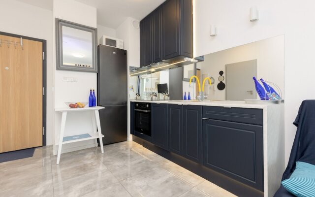 Cozy Apartment Marywilska by Renters