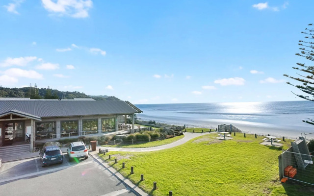 The White Haus - Waihi Beach Upstairs Holiday Unit