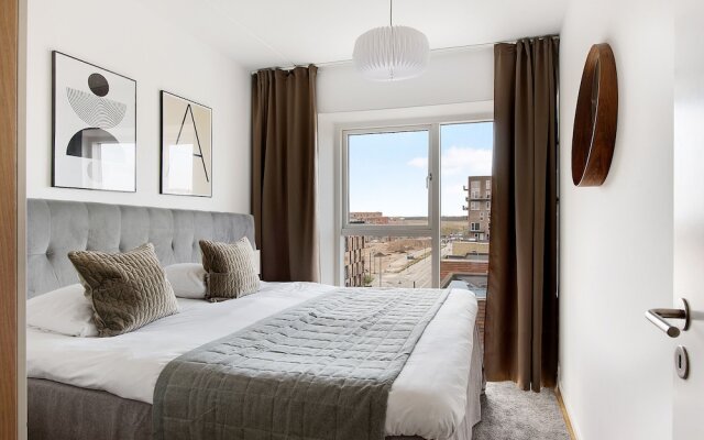 Sanders Arena - Chic 3-bdr Apt Close to Metro