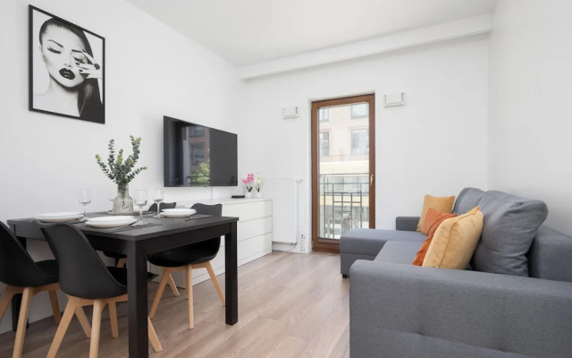 Spacious Apartment for 4 by Renters