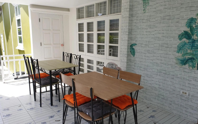 Little home poolvilla