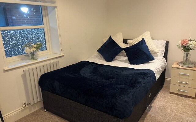City Centre 1 Bed Sleeps 4 H5