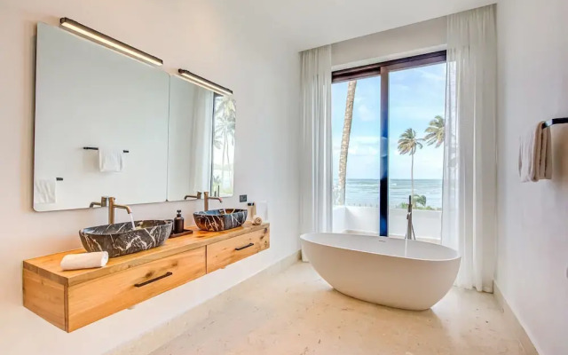 7-br Luxury Beachfront Paradise With Ocean Views