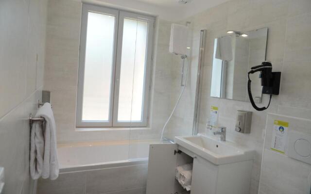 Logis Hotel Yseria - Historical Center