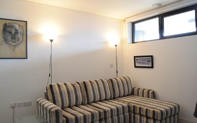 2 Bedroom Kennington Apartment With Balcony