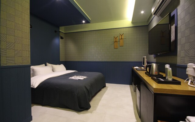 Club Hotel