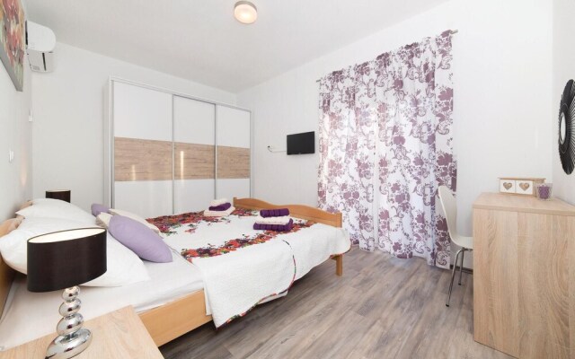 Nice Home in Kastel Stafilic With Wifi and 3 Bedrooms