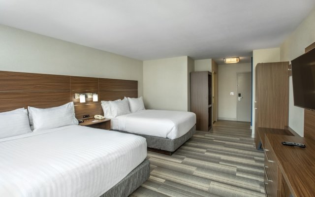 Holiday Inn Express Hotel & Suites Medicin