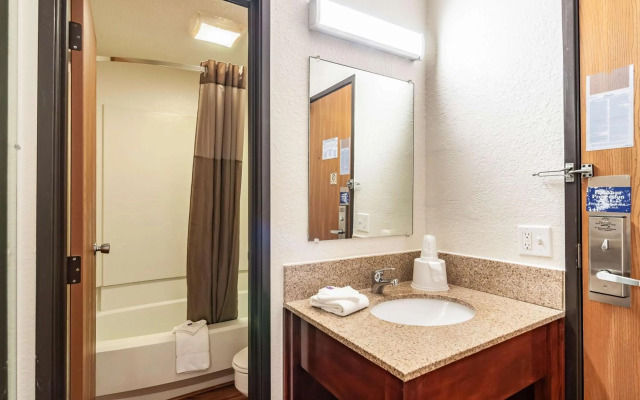 Motel 6 Naperville, IL