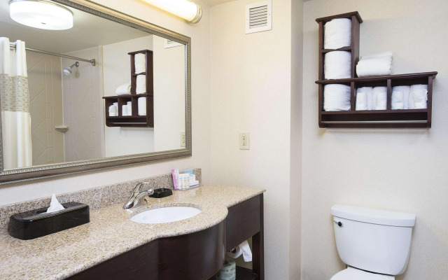 Hampton Inn & Suites Cincinnati-Union Center