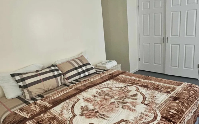 Room E Divine Villa 5mins to EWR