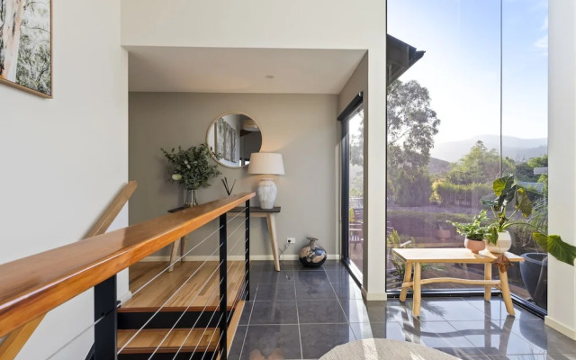 Tree Top Views - 4 Bedroom House