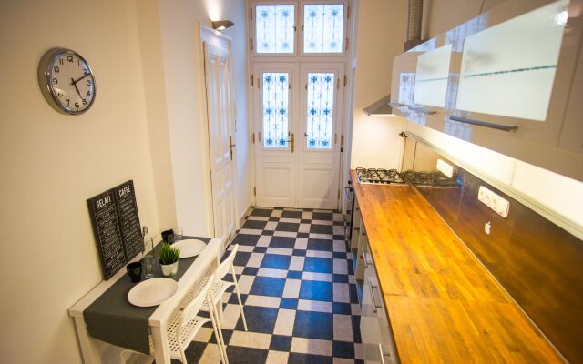 Opera Guesthouse & apartments