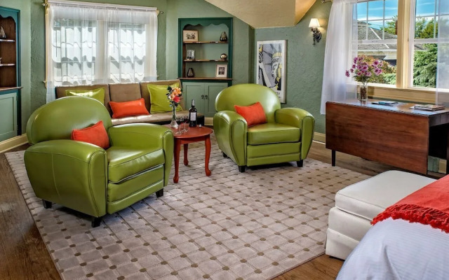 Baker City Blue Door Inn