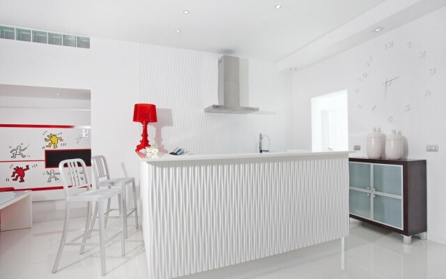 Majestic Seaside Pool Villa